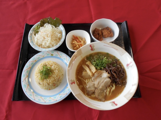 湖畔レストハウス